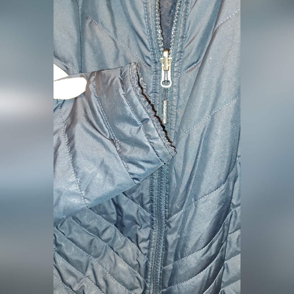Women's North Face reversible dark blue inner and outer jacket, fuzzy inside, MD - Picture 3 of 8